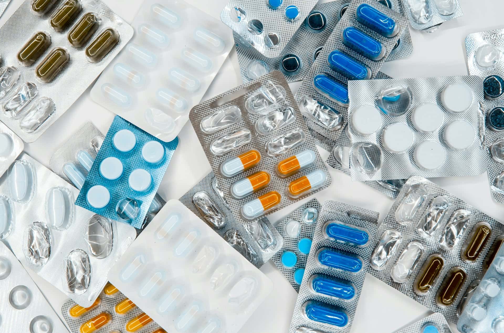 Capsules and tablets in blister packs — nutraceutical and pharma products